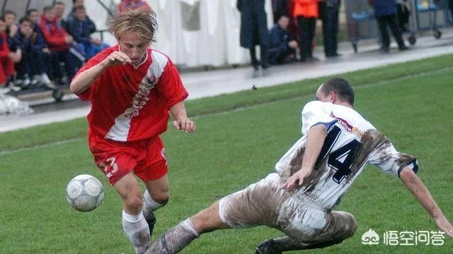 莫德里奇为啥不高不壮,却能踢成世界级球员?