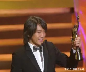 马云节目上问星爷:我一天进账百亿,星爷一句话让马云佩服,他是怎么说的?