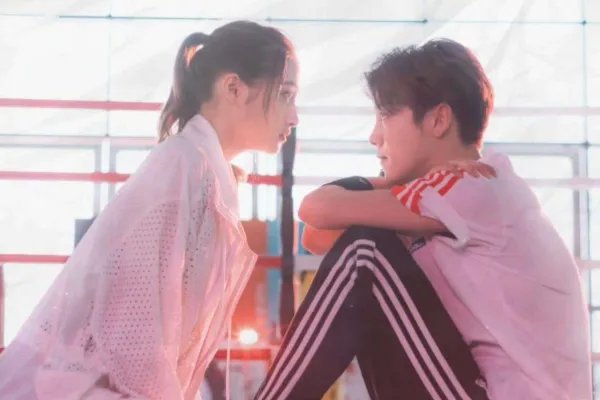 关晓彤鹿晗同款窗帘显甜蜜,好的恋情是如何做到甜蜜的?