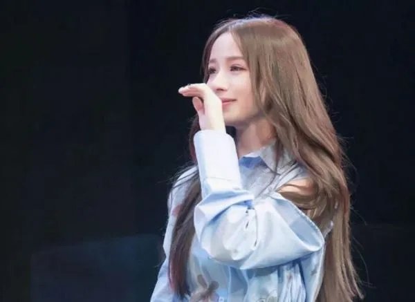 周二珂宣布已经分手，那么她会回去开播吗？