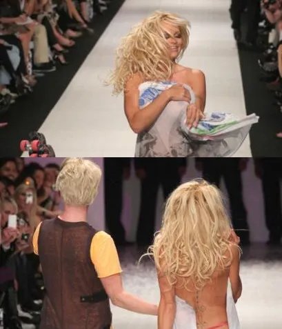 盘点女明星走光露点画面 帕梅拉T台走秀后背春光大泄