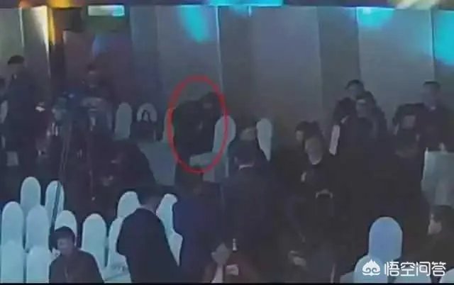 男子“八进宫”在派出所痛哭，老婆每次说同一句话“我们等你回来”，这事你怎么看？