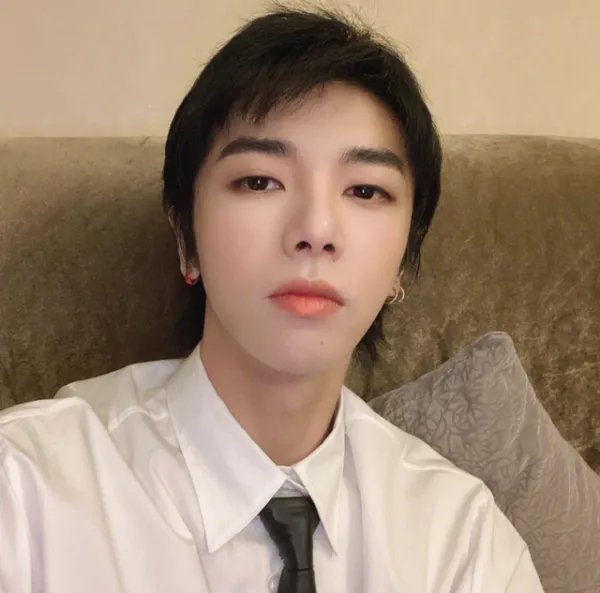 一件事情华晨宇也在微博里面阐述了一个这个女儿真的是非常的可爱