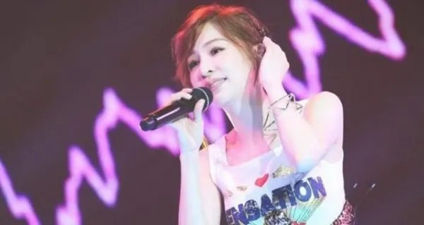 王心凌明年将推新专辑回馈粉丝，她都引起了哪些回忆杀？