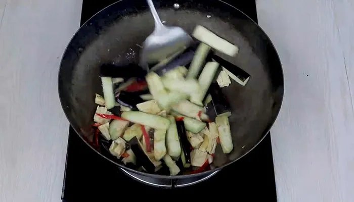 烧茄子的做法 家常烧茄子怎么做