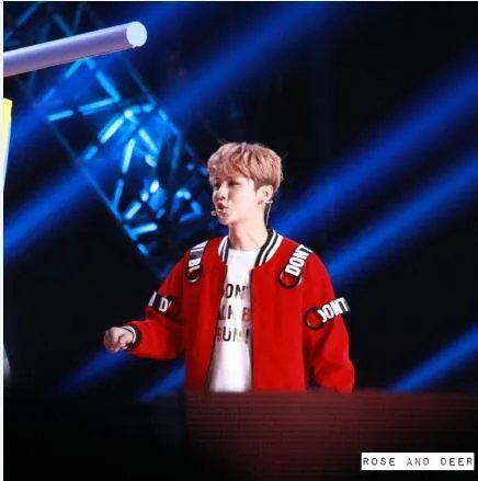 鹿晗这套衣服是什么录节目穿的？