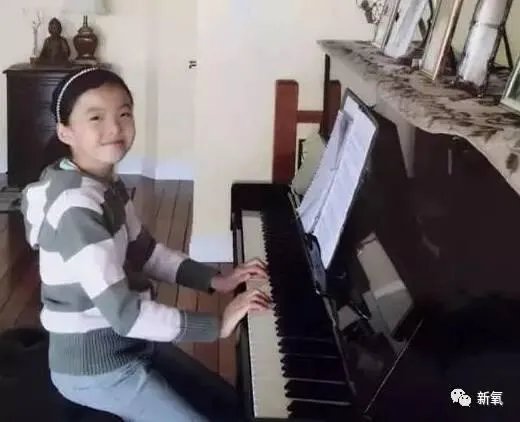 王中磊闺女晒长腿照，娱乐圈大佬们的千金都长什么样？