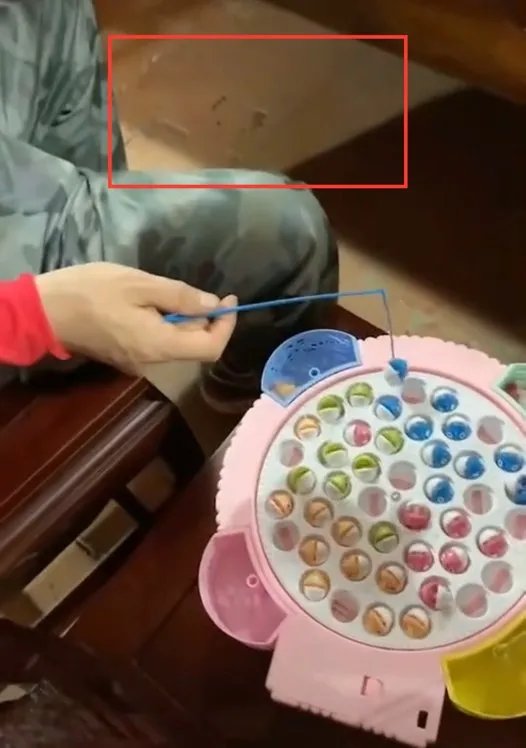 赵本山一家坐炕头直播吃饭，赵本山那么有钱，为何伙食有点差？