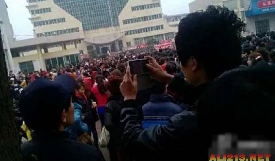 富士康江西千名工人上街游行 发生什么事了?