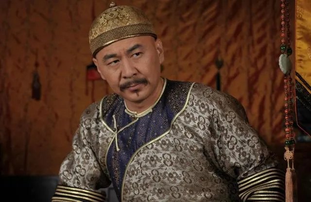 乾隆帝皇子众多，晚年为什么没有出现皇子夺嫡的情况？