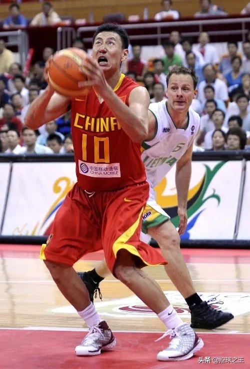 中国男篮主帅李楠在球员时期什么水平?和朱芳雨相比怎么样?