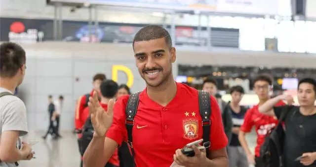 广州恒大出征客战大连一方，被禁赛的阿兰为什么也随队出征？