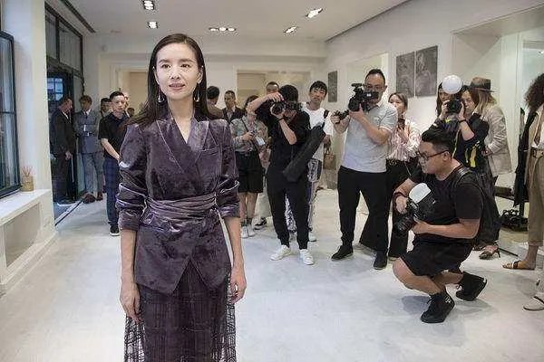 董洁和梁朝伟的关系终于被曝光，潘粤明也被蒙在鼓里，究竟发生了什么