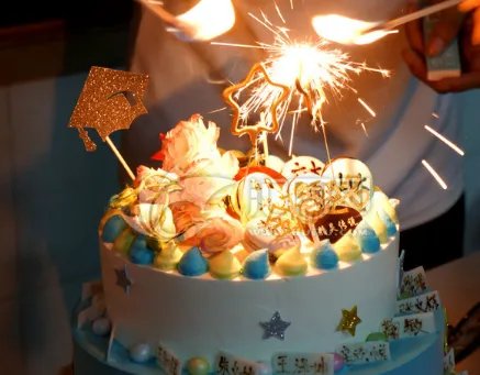 蛋糕烟火如何点