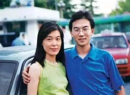 郎永淳52岁妻子曝光，这个女人是什么来历？