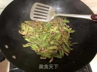 芹菜炒肉丝