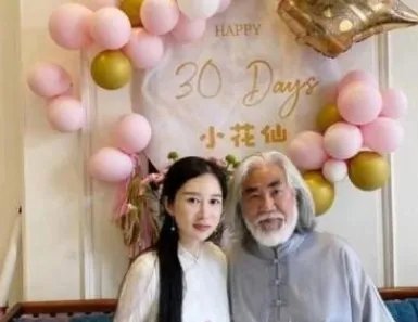 杜星霖被张纪中霸气搂怀，相差31岁被宠公主，她真的幸福吗？