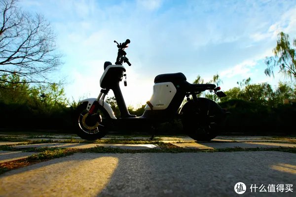 评测 篇一：新国标电动自行车实测，实力选手小牛电动US