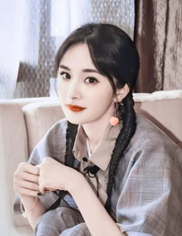 杨幂爸爸回应女儿伤情:一切都好,她在节目中是如何受伤的?