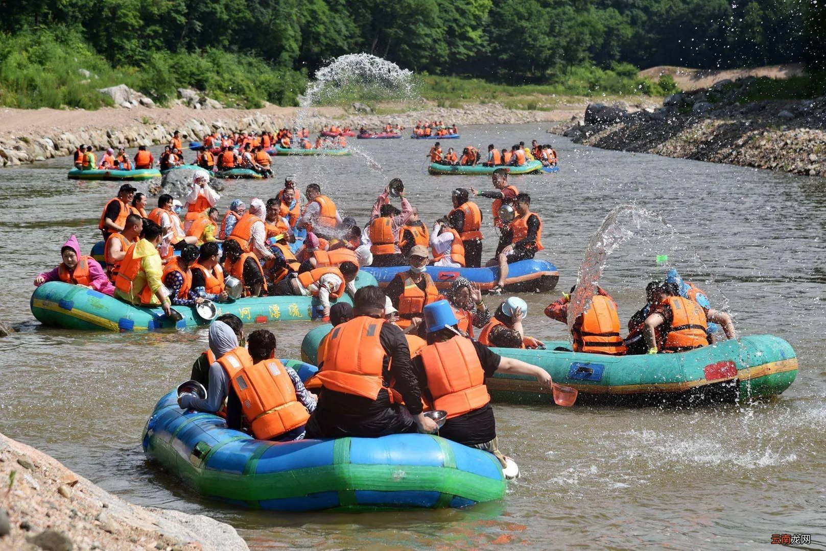 清原红河谷漂流