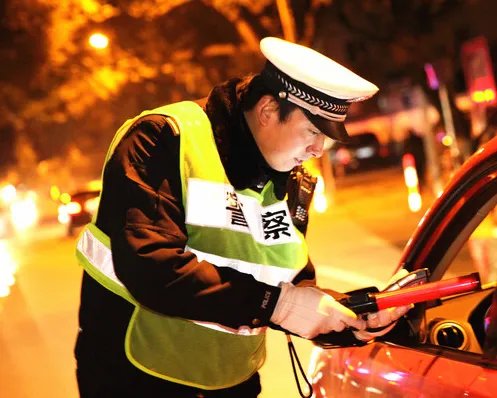 江西玛莎拉蒂女醉驾喊于伟，警方通报来了，此事中哪些信息值得关注？