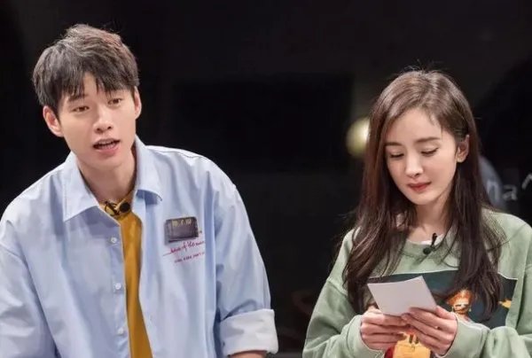 被曝月底官宣领证后,杨幂魏大勋现身心情好,恋情是否已经实锤?