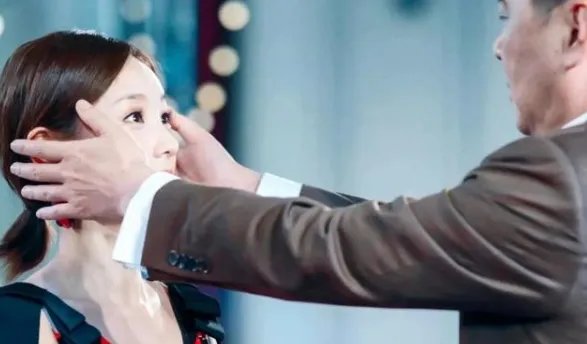 《爱我就别想太多》薛瑛是什么结局？人财两空