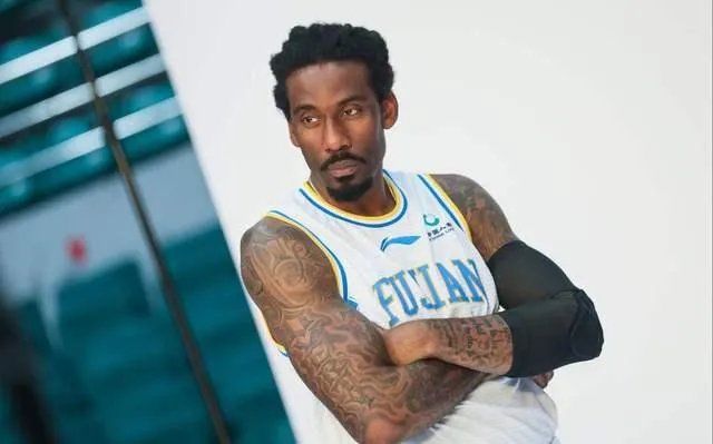 小斯被裁,他能够从福建男篮领走多少薪水?