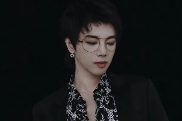 一件事情华晨宇也在微博里面阐述了一个这个女儿真的是非常的可爱