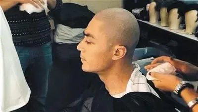 国内外有哪些明星秃头了依然很帅的？