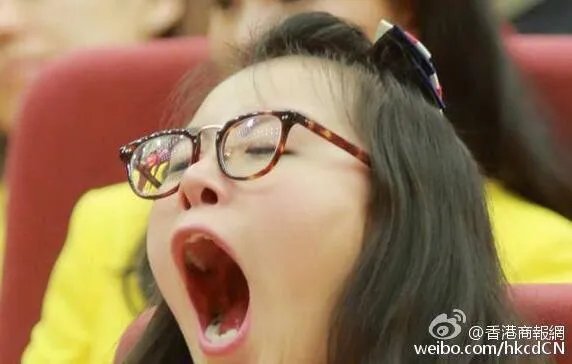 傅园慧接受采访被称“行走的表情包”,她这样做对吗?