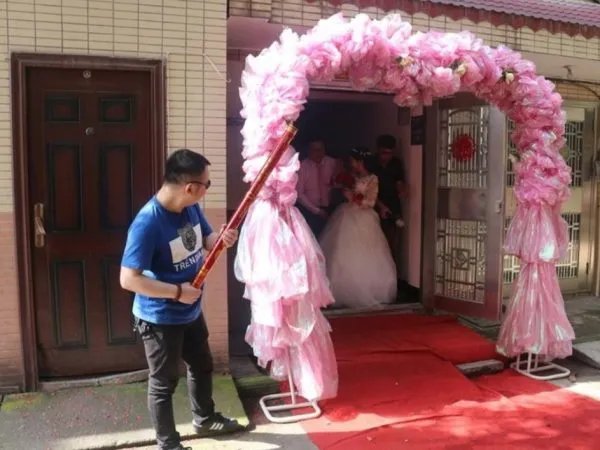 成都小伙接亲要先打麻将，你还知道哪些奇葩的接亲规定？