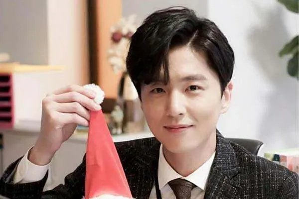 代表称年轻偶像不要迷失自我，年轻偶像指的是哪些人？