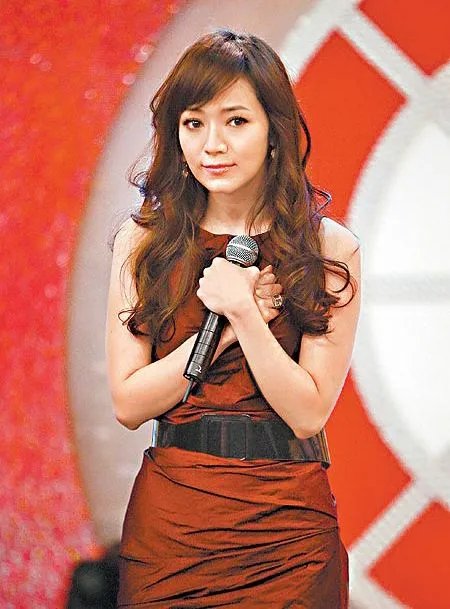 你觉得侯佩岑有必要回应与昆凌撞图事件吗?