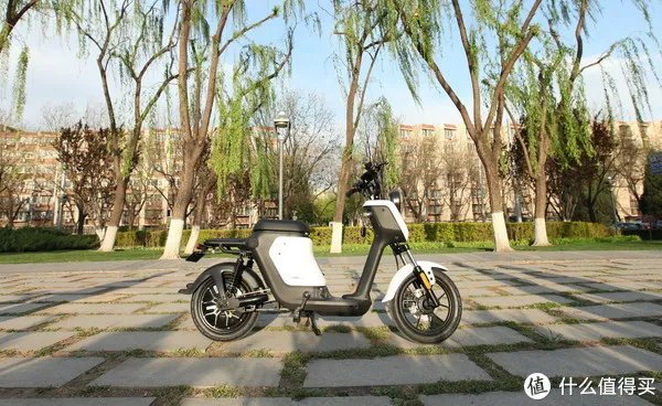 评测 篇一：新国标电动自行车实测，实力选手小牛电动US