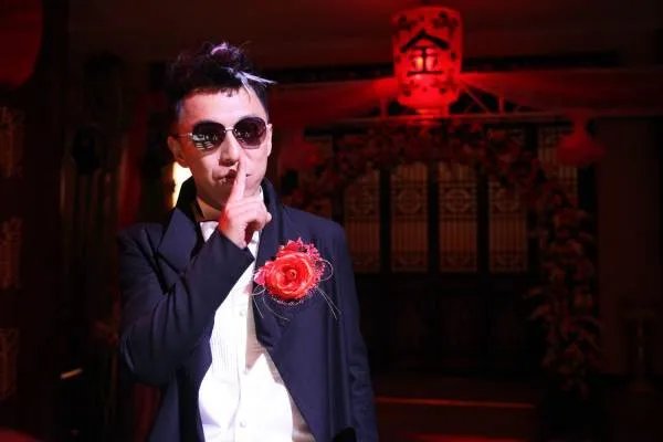 长相极为普通的黄渤，凭什么能在娱乐圈大红大紫?