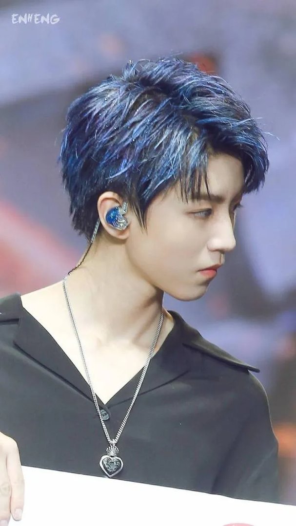 王俊凯军训照曝光，镜头中王俊凯大学会有真友谊吗？