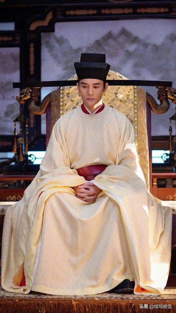 《清平乐》和《猎狐》你比较喜欢哪个角色的王凯？