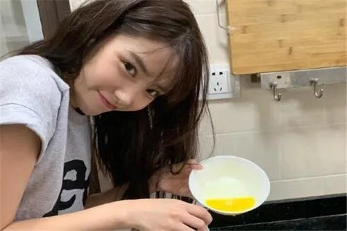 王思聪评论半藏森林又上了热搜，这个网红到底是何方人物？