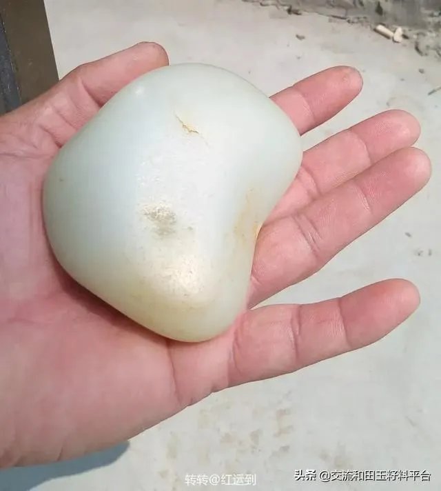 石友们，把你们的新疆和田玉、籽料原石和天然奇石发个图出来让石友们看看学习下？