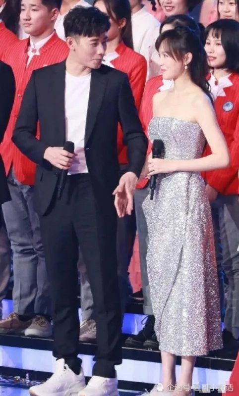 关于唐嫣罗晋牵手下班的照片，你有何看法？