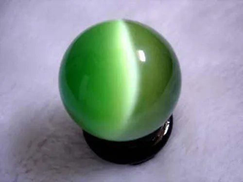 猫眼石鉴别真假的三大技巧    哪些人适合佩戴猫眼石