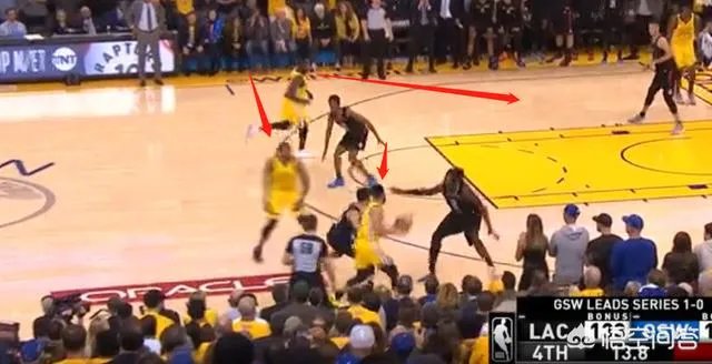 勇士和快船季后赛G2关键时刻,库里选择强投三分而不是突破打两分,这是为什么?