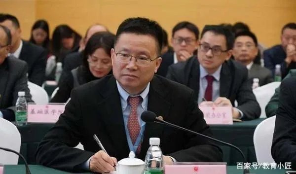 成都大学校长王清远迈过职业生涯的“大坎”了吗？