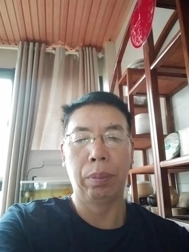 上联:一地方,一江河,看龙腾,听狮吼,希联友赐下联?