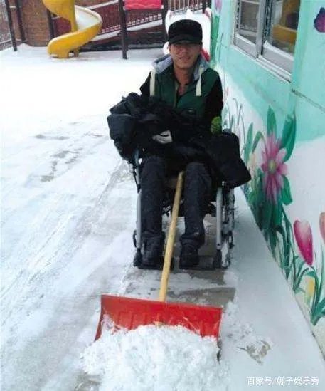 24年前一小伙捡到串钥匙链，因此失去了双腿和左臂，后来怎样了？