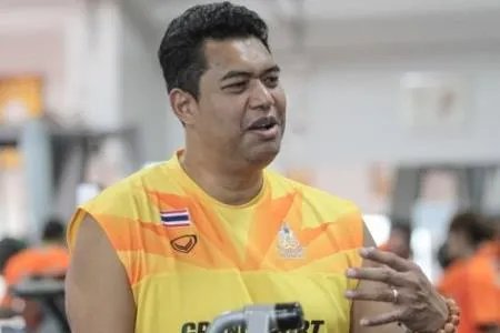 冯坤老公国籍曝光 12年跨国恋终出结果