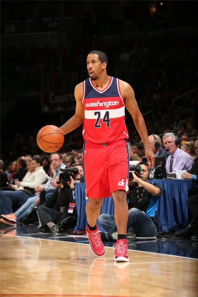 安德烈·米勒的球技如何?和马刺队的整体风格相融吗?