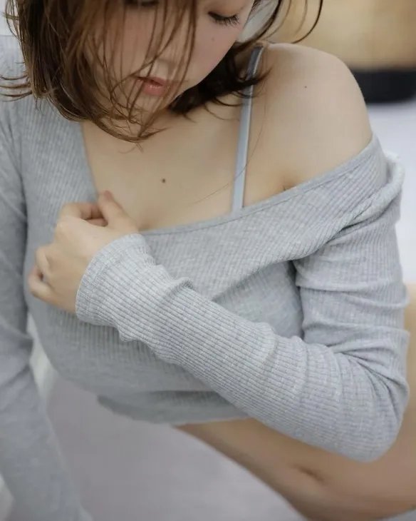 性感倍增！日本头灯女星篠崎爱重返美图：体香四溢！