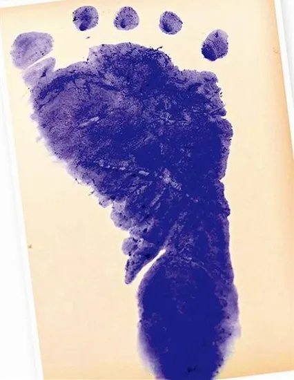 “宫洺”凤小岳升级当爸 妻子顺利产下混血儿子